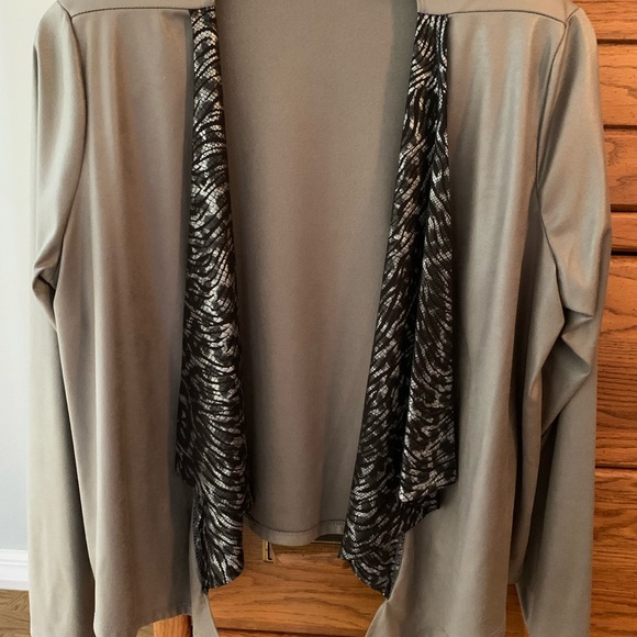 Jacket with overlay look lapels - Picture 1 of 4